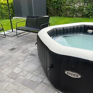 Haushälfte Mit Garten, Kamin, Grill&whirlpool Nähe Ber Ferienhaus Berlin